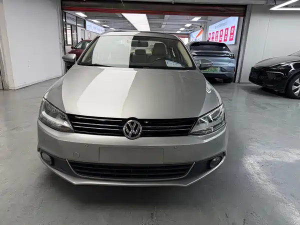 Volkswagen Sagitar 2013
