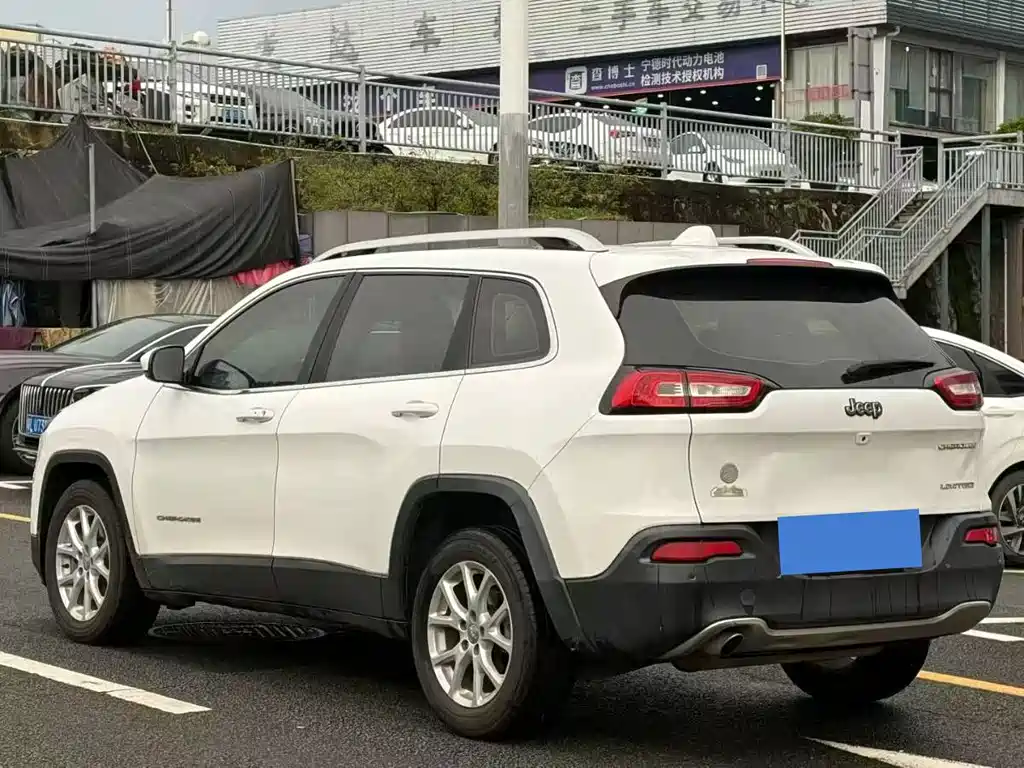 Jeep Cherokee 2018 — фото 6