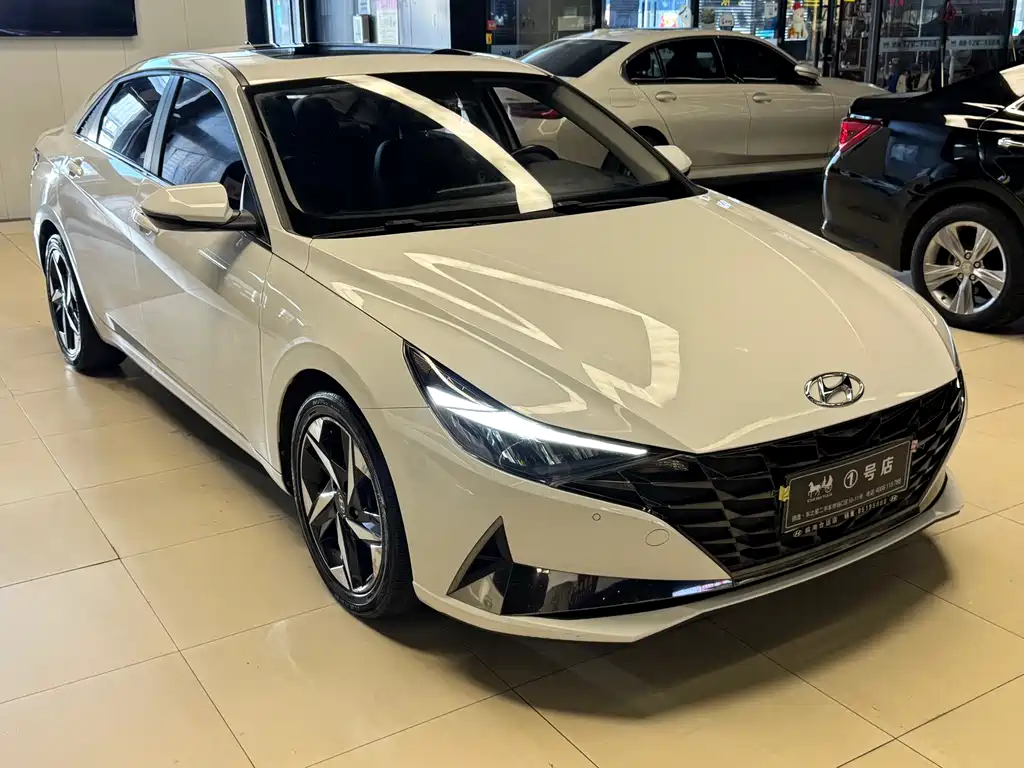 Hyundai Elantra 2021 — фото 12