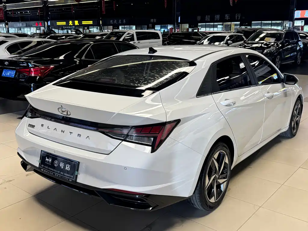 Hyundai Elantra 2021 — фото 13