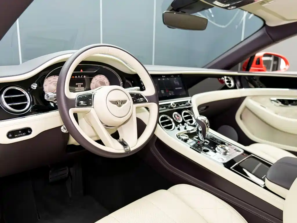 Bentley Continental 2020 — фото 13
