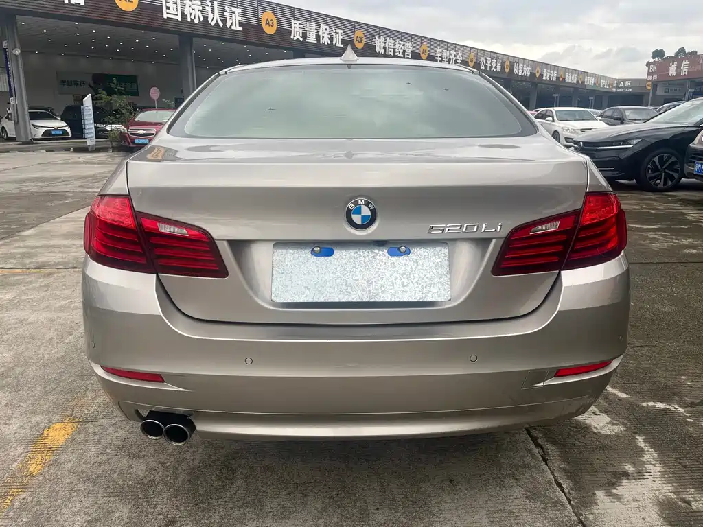BMW 5 Series 2015 — фото 12