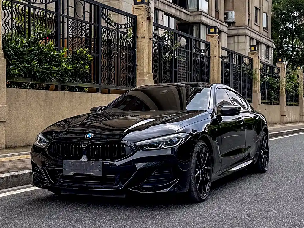 BMW 8 Series 2022 — фото 1