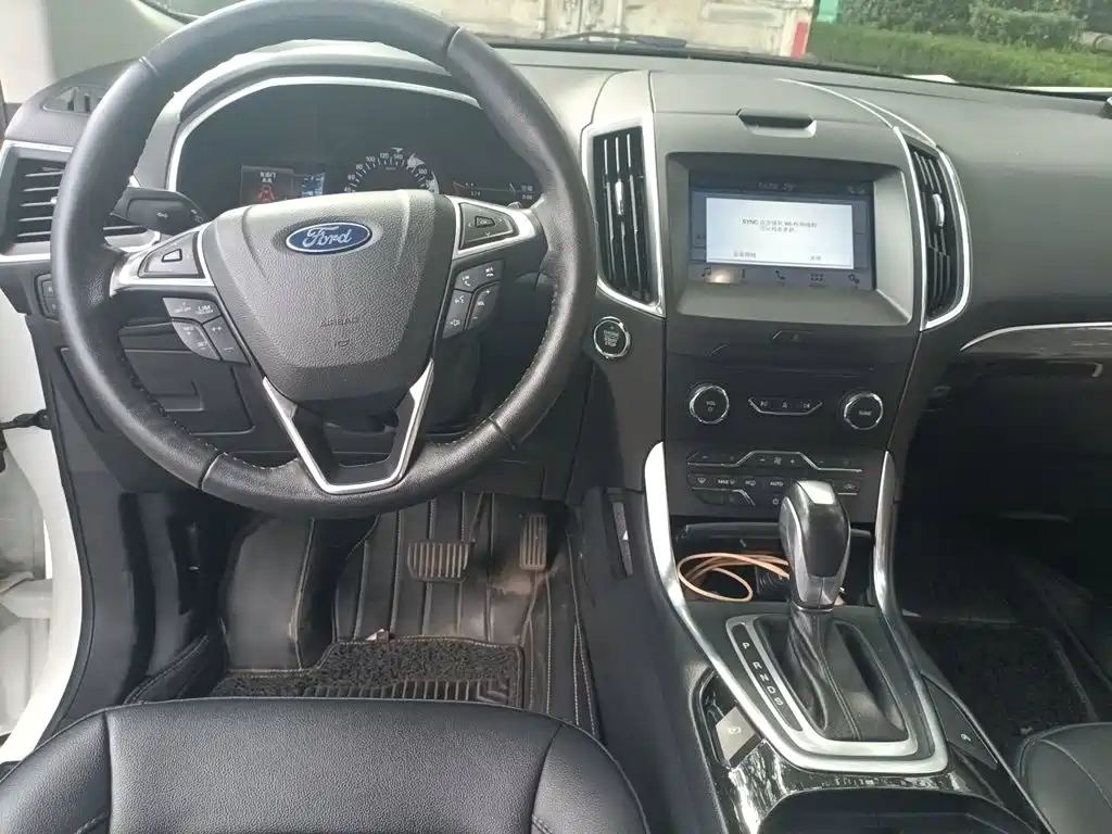 Ford Edge 2019 — фото 10