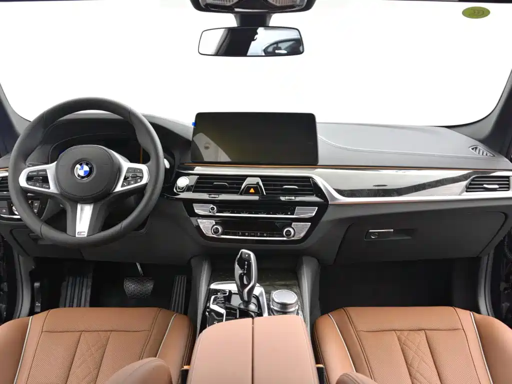 BMW 5 Series 2022 — фото 10