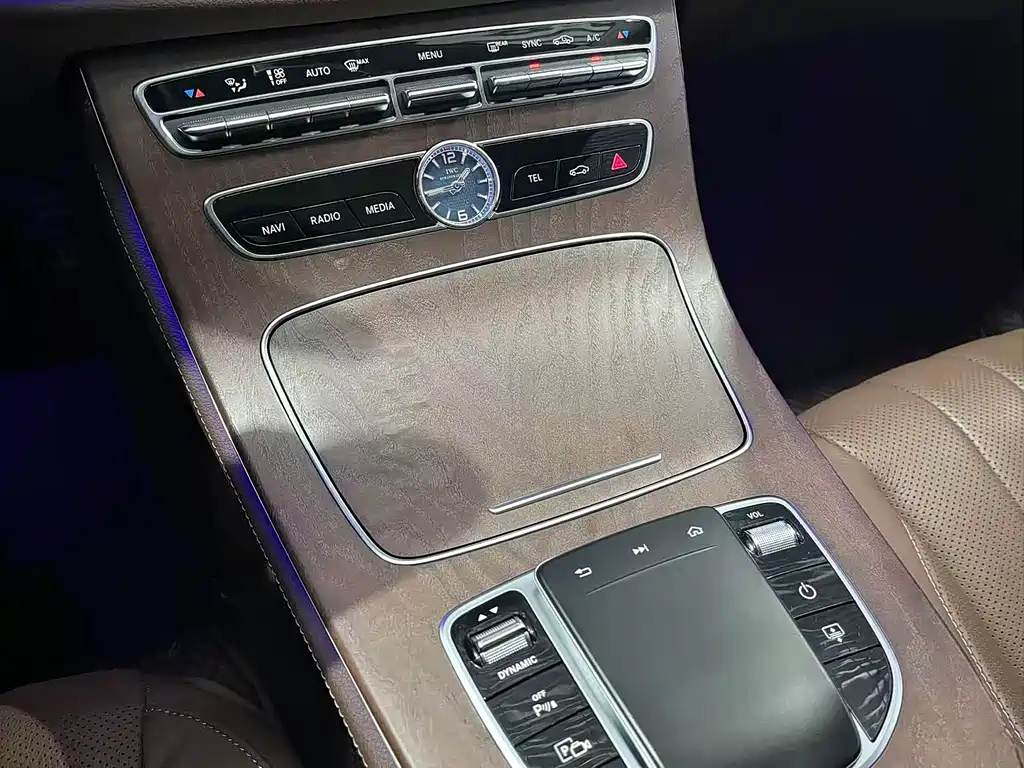 Mercedes-Benz E-Class 2020 — фото 14