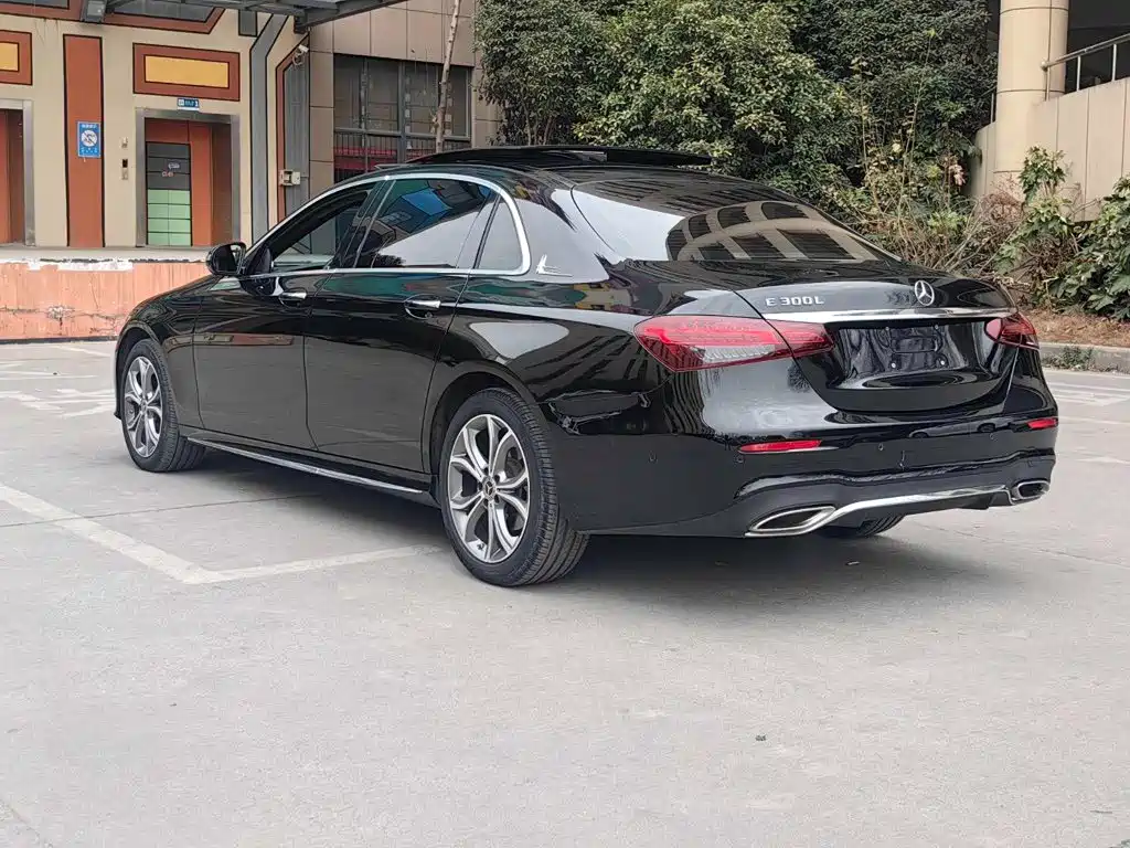 Mercedes-Benz E-Class 2022 — фото 18