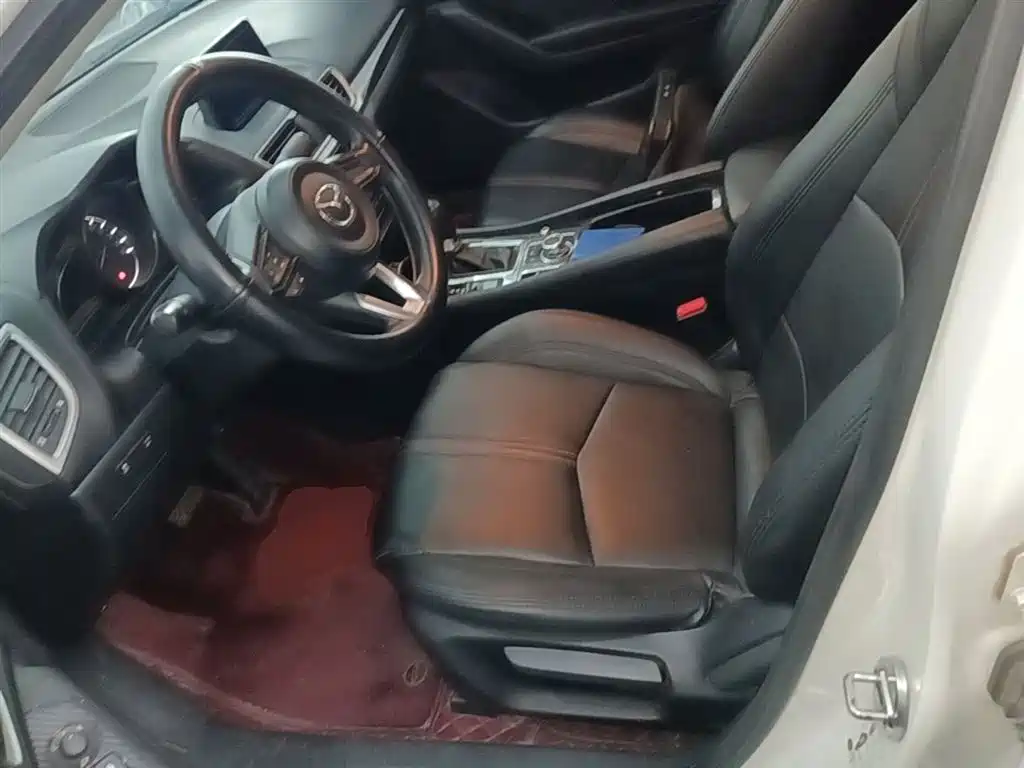 Mazda 3 Axela 2018 — фото 15