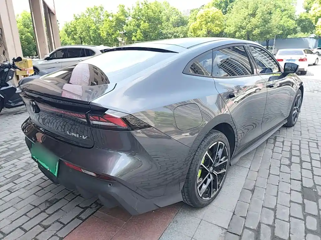 Changan UNI-V Smart Electric Idd 2025 — фото 7