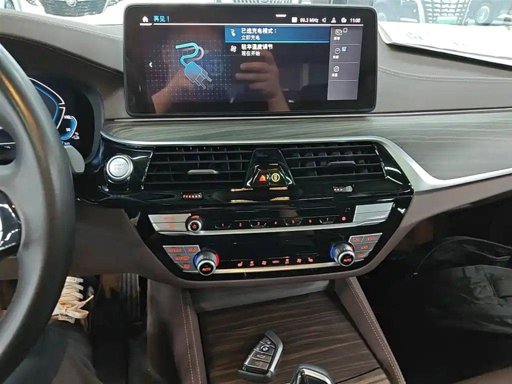 BMW 5 Series New Energy 2021 — фото 13