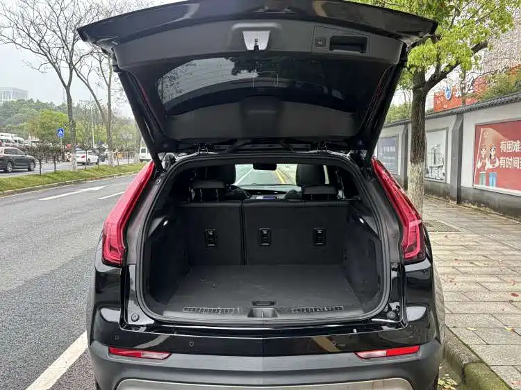 Cadillac XT4 2023 — фото 12