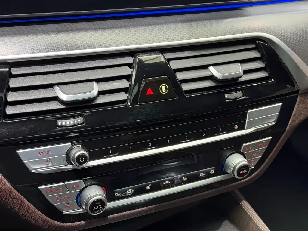BMW 5 Series 2022 — фото 12