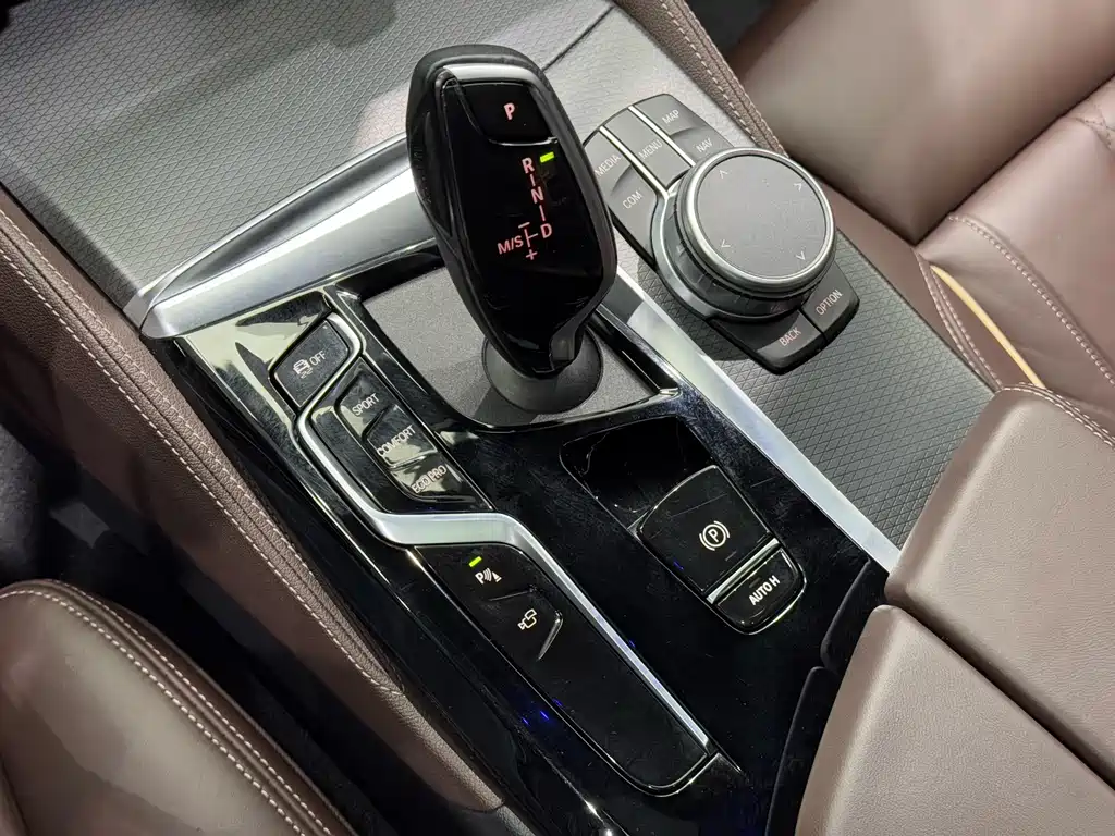 BMW 5 Series 2022 — фото 13