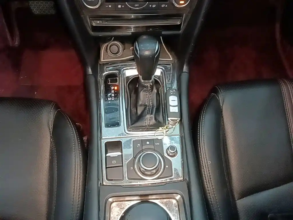 Mazda 3 Axela 2018 — фото 14