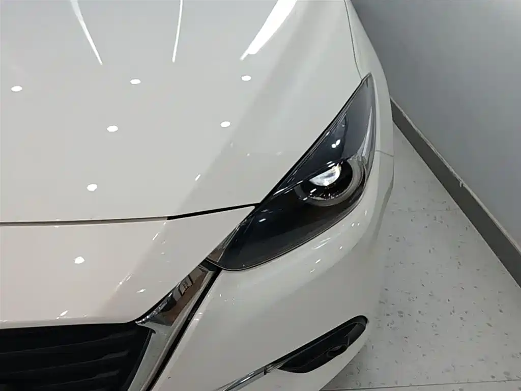Mazda 3 Axela 2018 — фото 24