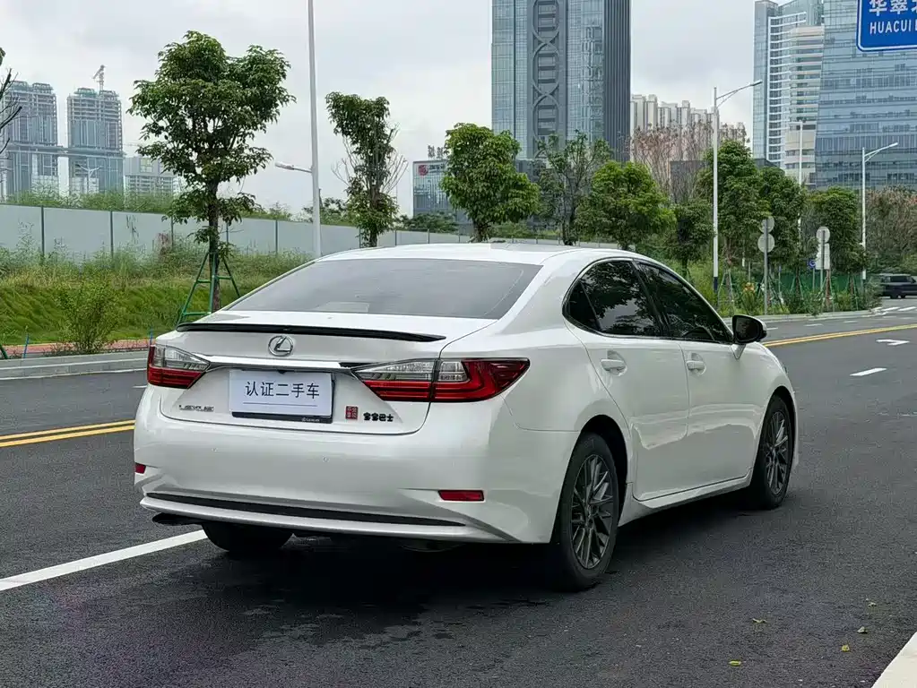 Lexus ES 2018