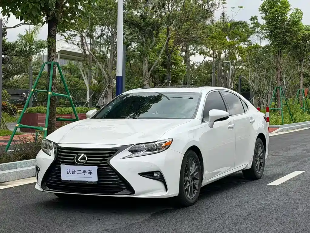 Lexus ES 2018