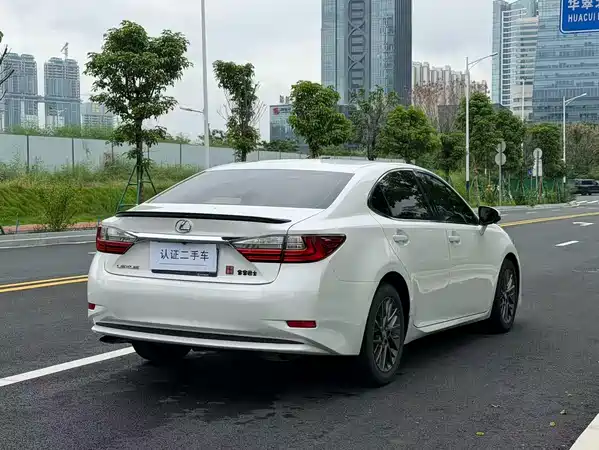 Lexus ES 2018