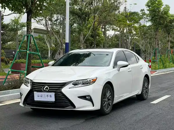 Lexus ES 2018