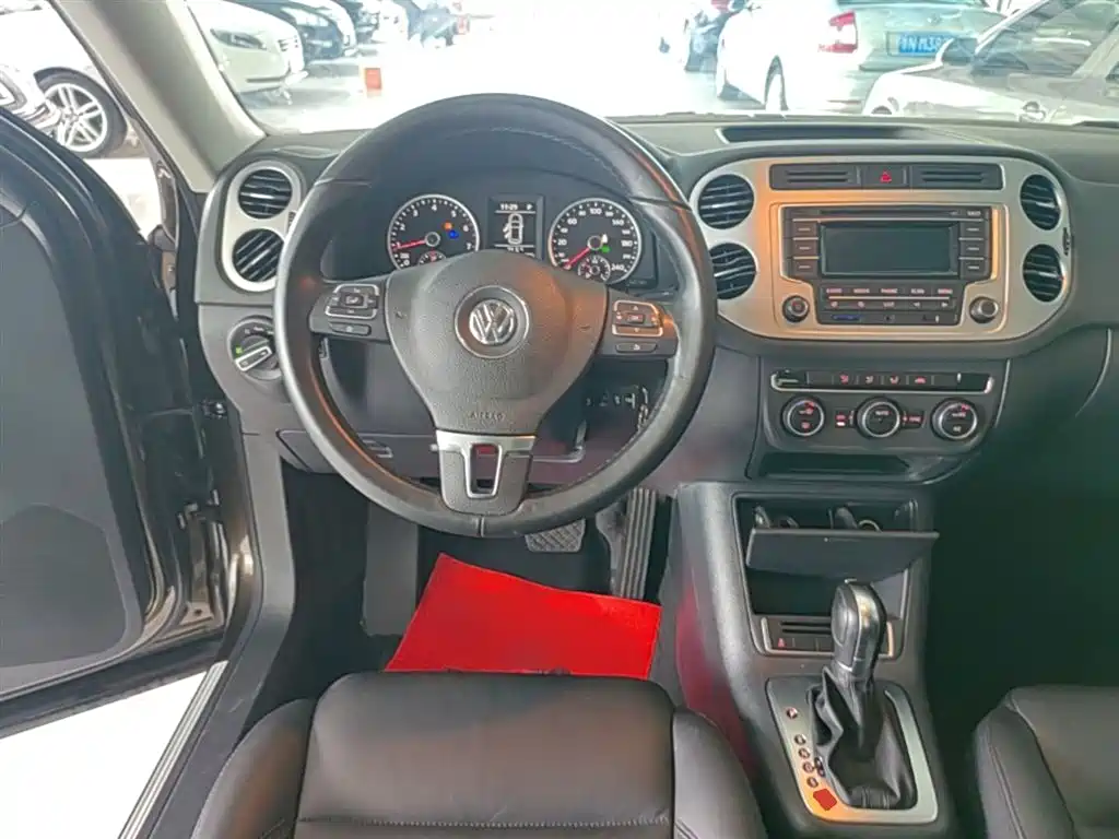 Volkswagen Tiguan 2015 — фото 11