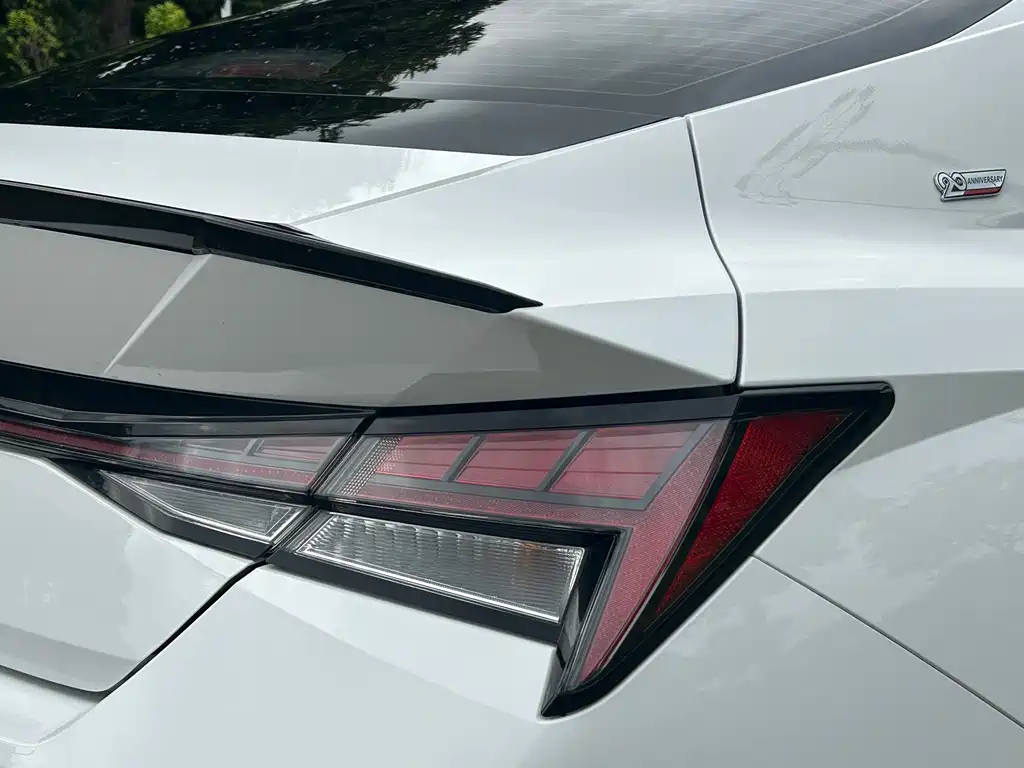 Hyundai Elantra 2022 — фото 23