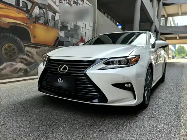 Lexus ES 2018
