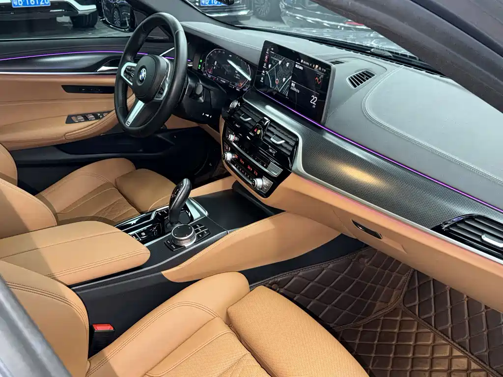 BMW 5 Series 2023 — фото 10