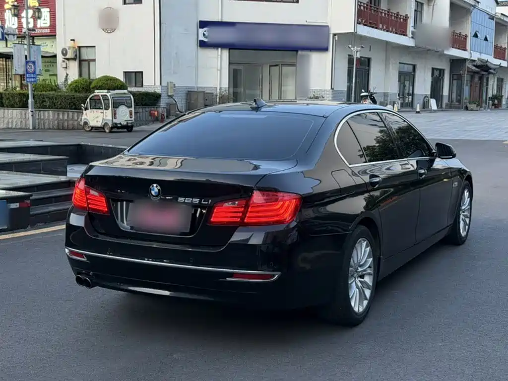 BMW 5 Series 2015 — фото 8