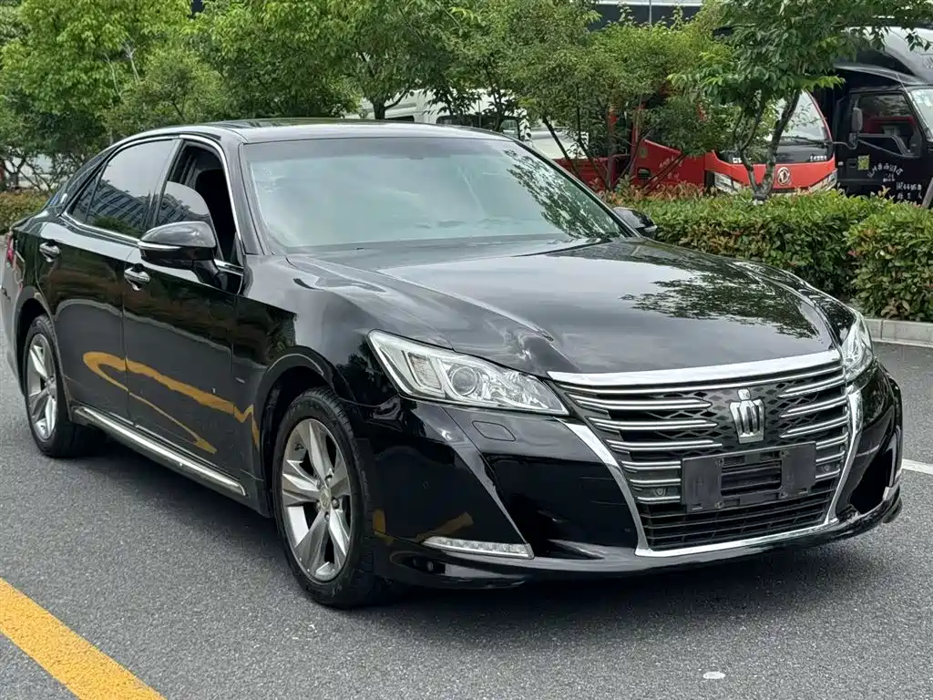 Toyota Crown 2016 — фото 3