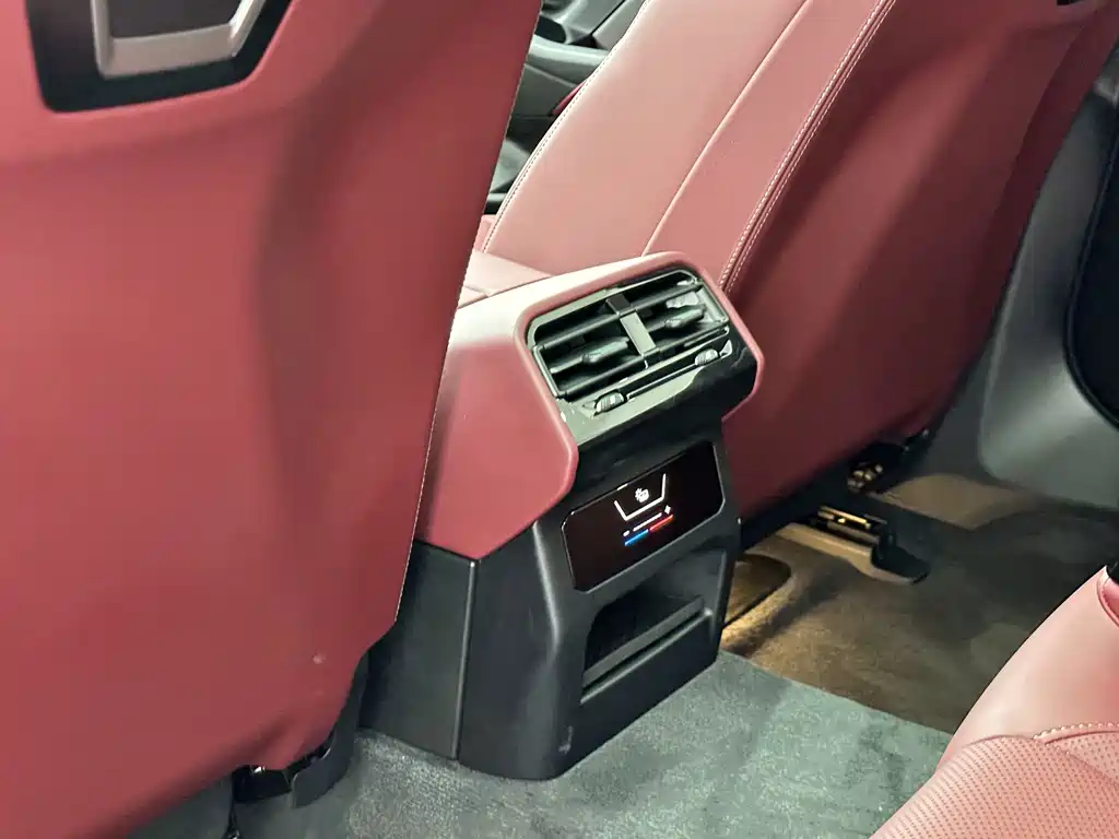 BMW 5 Series 2025 — фото 19