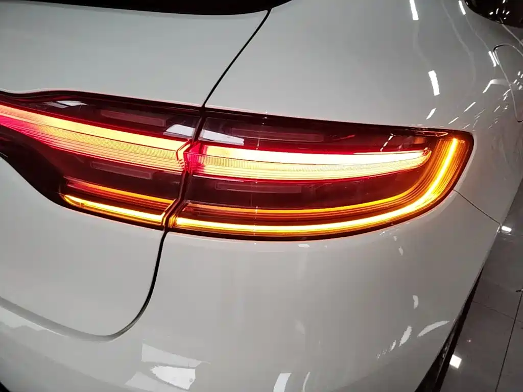 Porsche Macan 2021 — фото 24