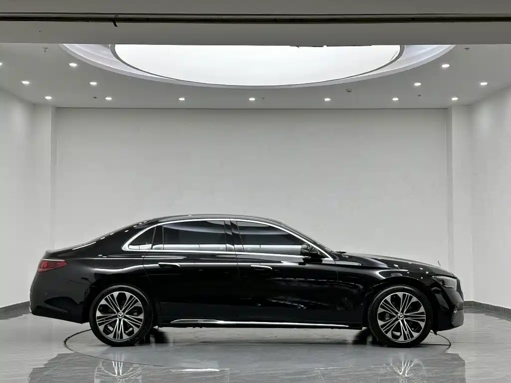Mercedes-Benz E-Class 2025 — фото 2