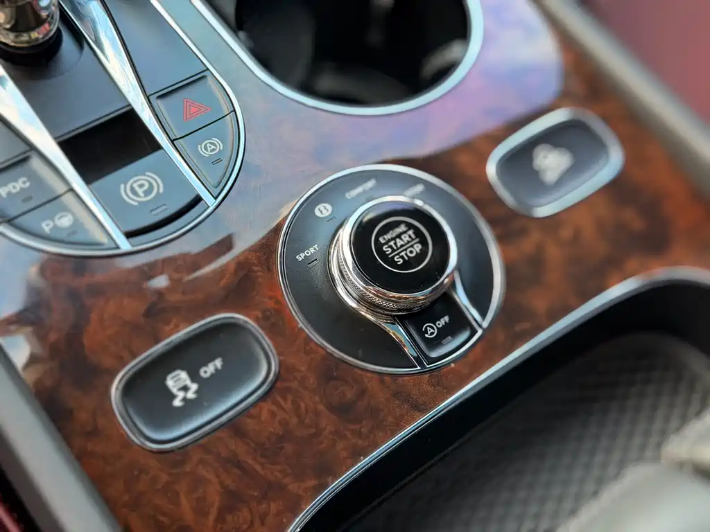 Bentley Bentayga 2021 — фото 18