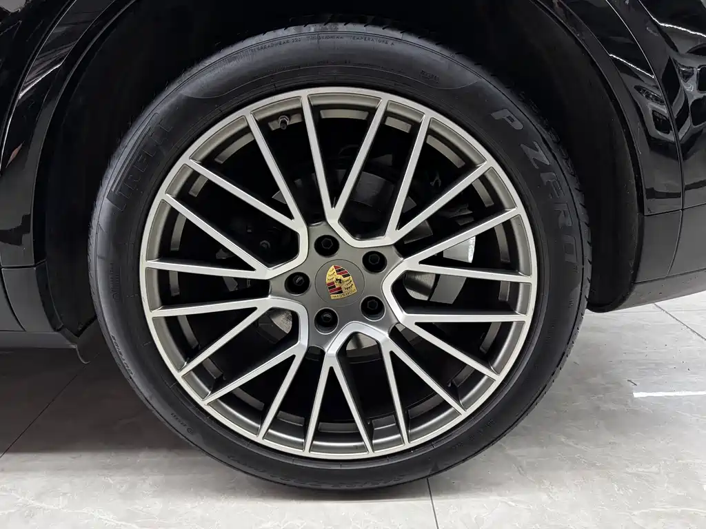 Porsche Cayenne 2023 — фото 10
