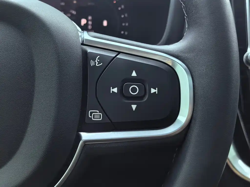 Volvo S60 2023 — фото 24