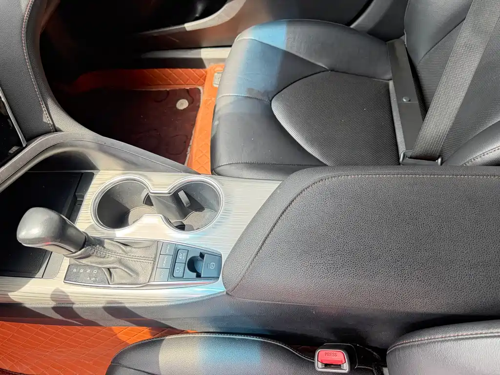 Toyota Camry 2019 — фото 14