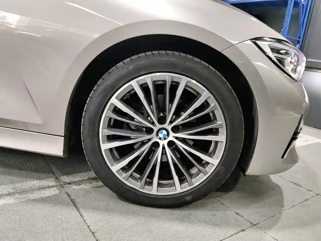 BMW 3 Series 2019 — фото 20