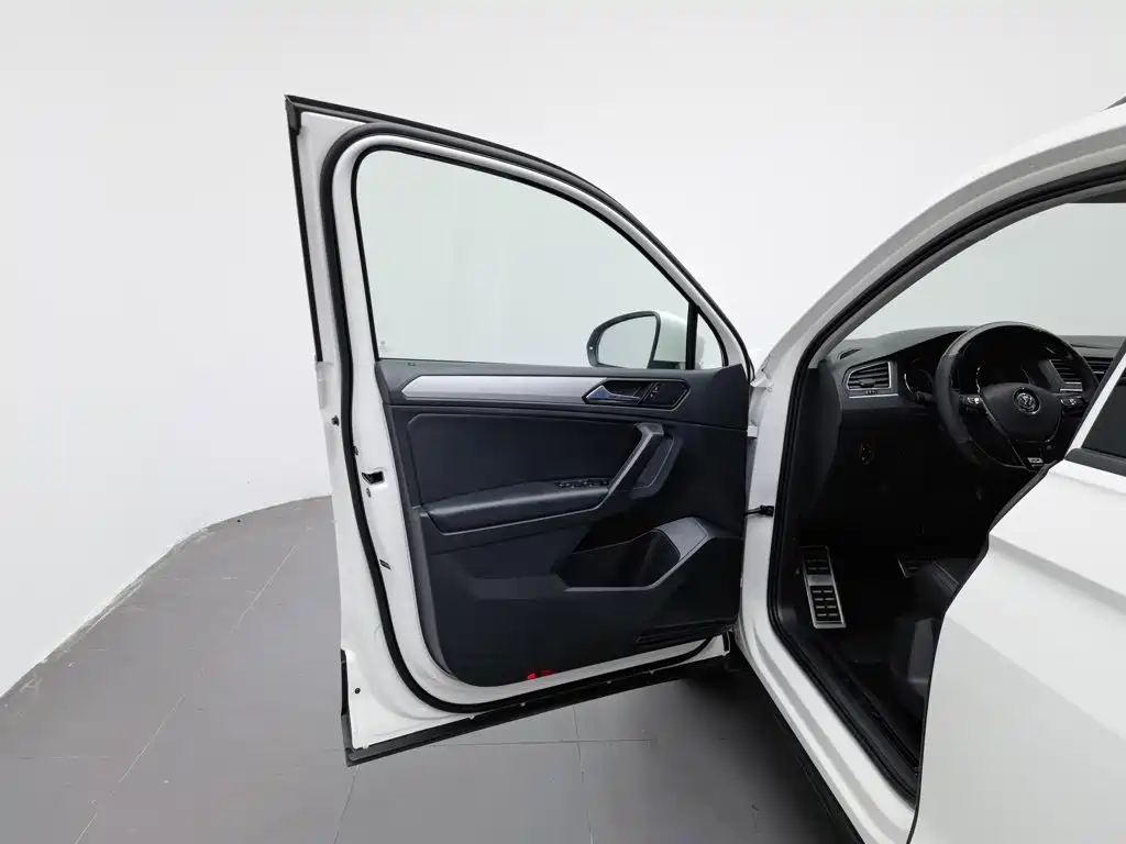 Volkswagen Tiguan L 2021 — фото 8