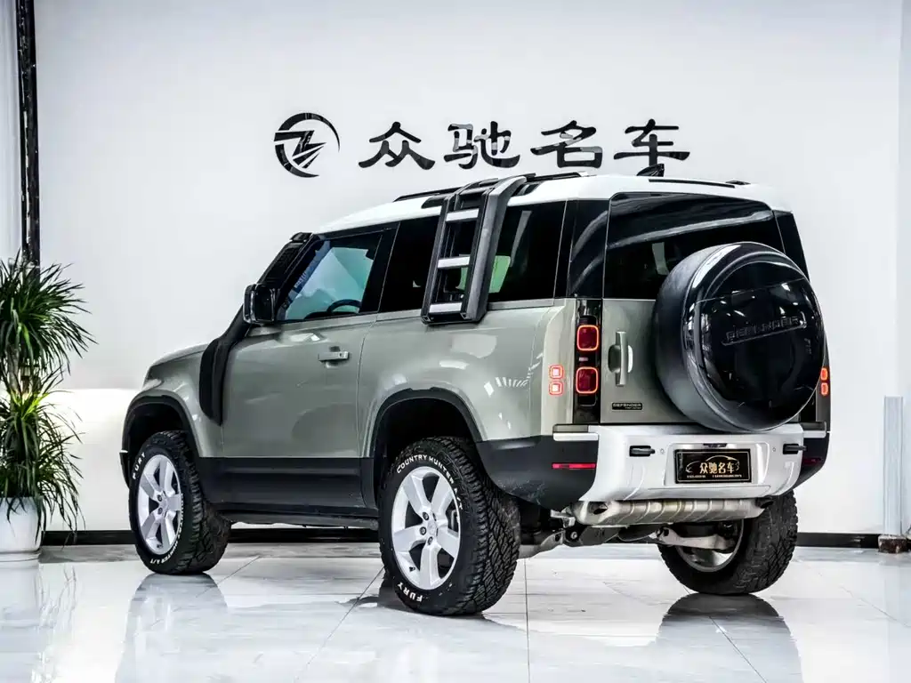 Land Rover Defender 2021 — фото 10