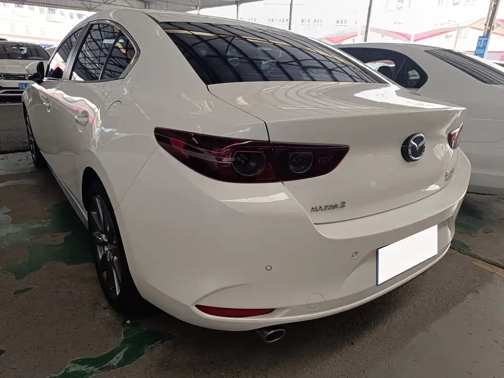 Mazda 3 Axela 2019 — фото 18