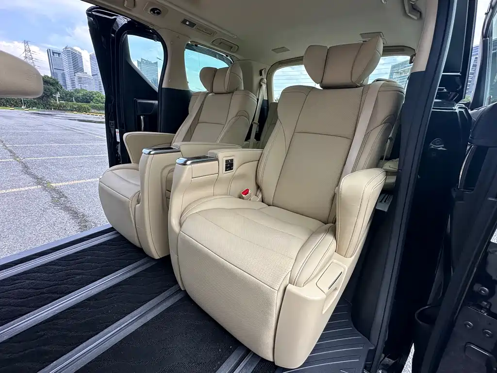 Toyota Alphard 2019 — фото 10