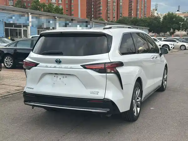 Toyota Sienna 2024