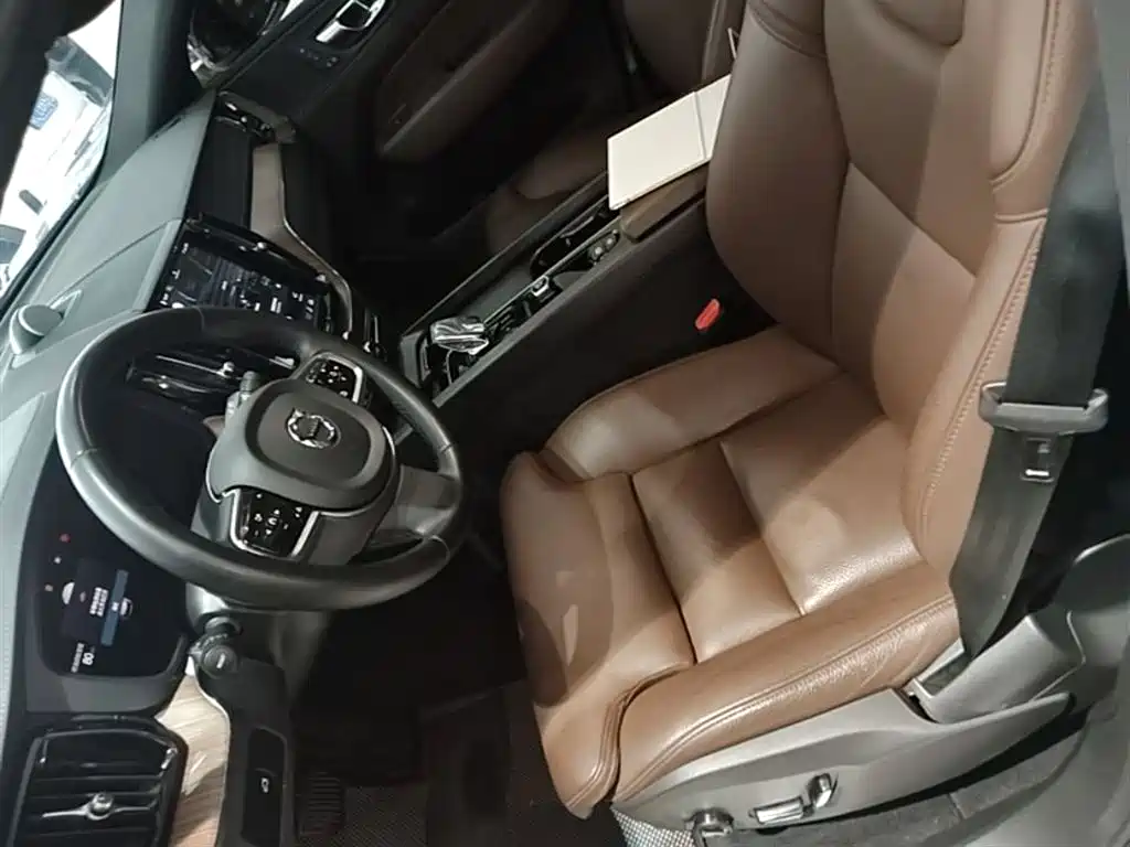 Volvo XC60 2024 — фото 15