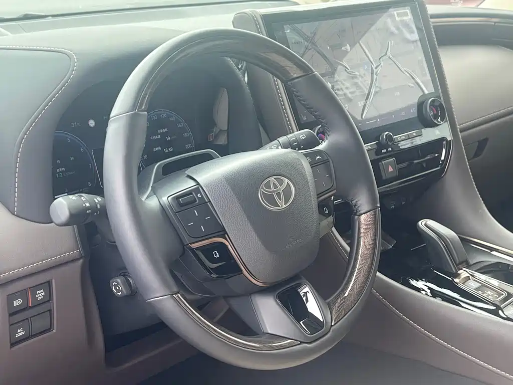 Toyota Alphard — фото 7