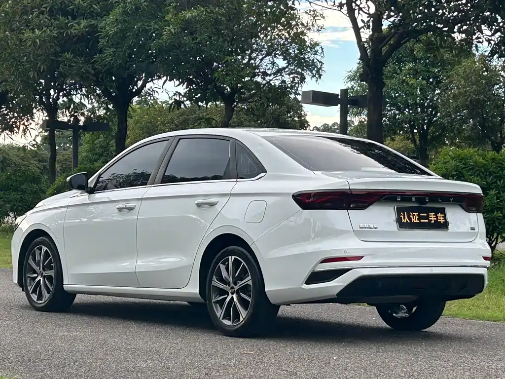 Geely Emgrand 2023