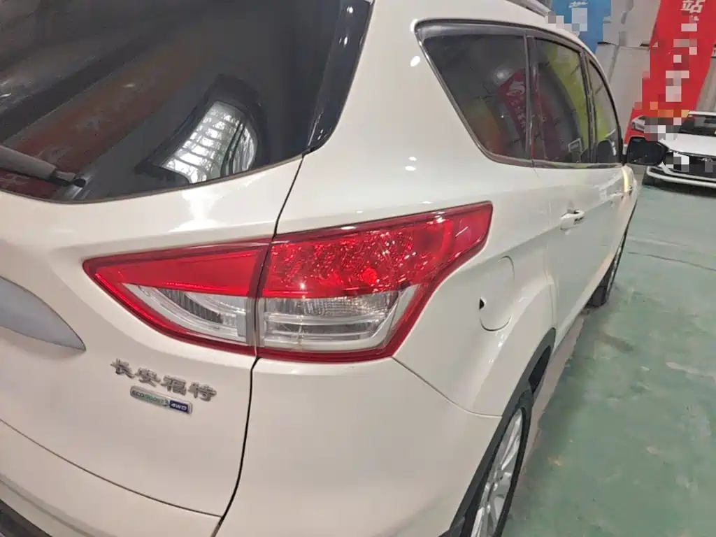 Ford Kuga 2015 — фото 8