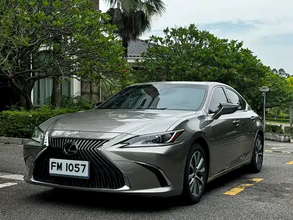 Lexus ES 2019