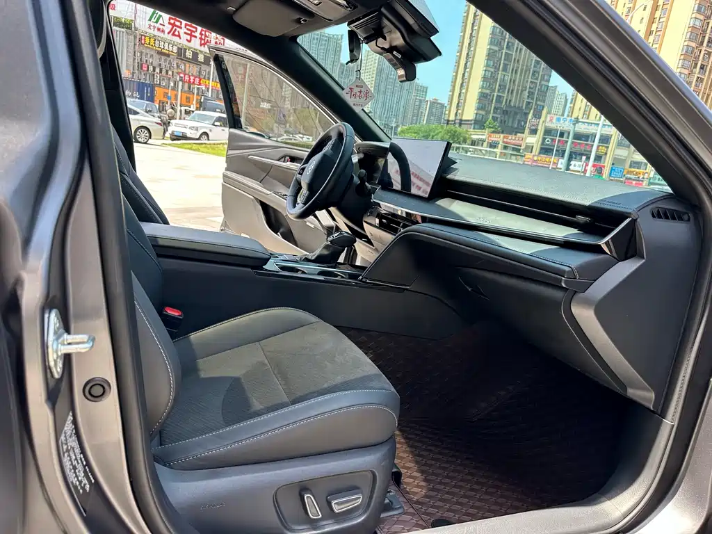 Toyota Camry 2025 — фото 11