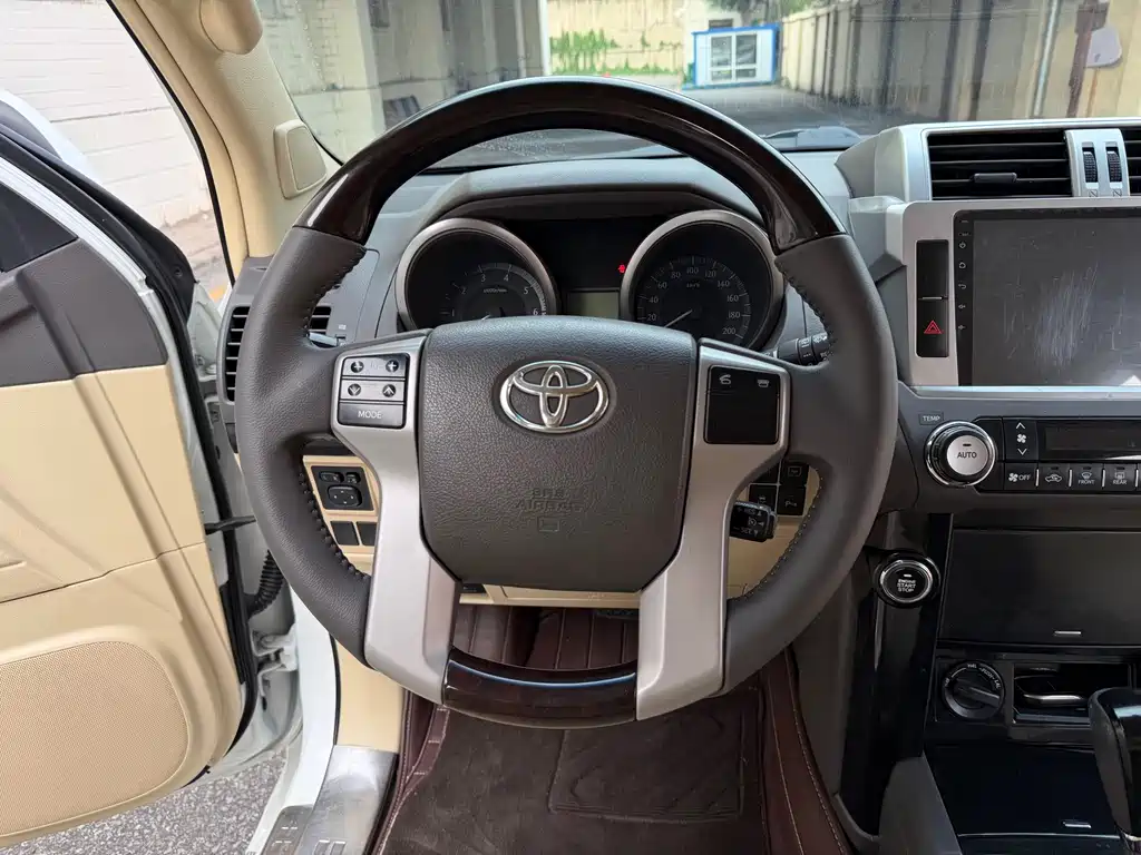 Toyota Prado 2014 — фото 12