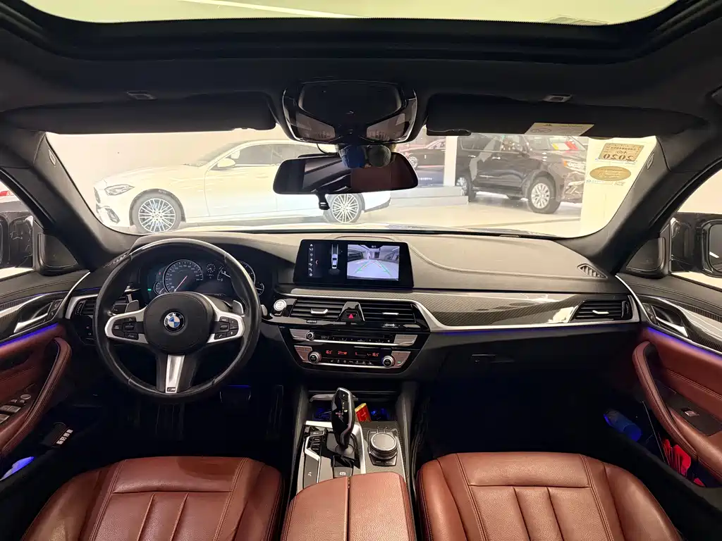 BMW 5 Series 2018 — фото 12